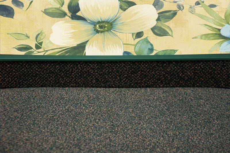 Плинтус для ковролина "Korner" Listwa зеленый (2500*13,8*50 мм) — купить в Севастополе