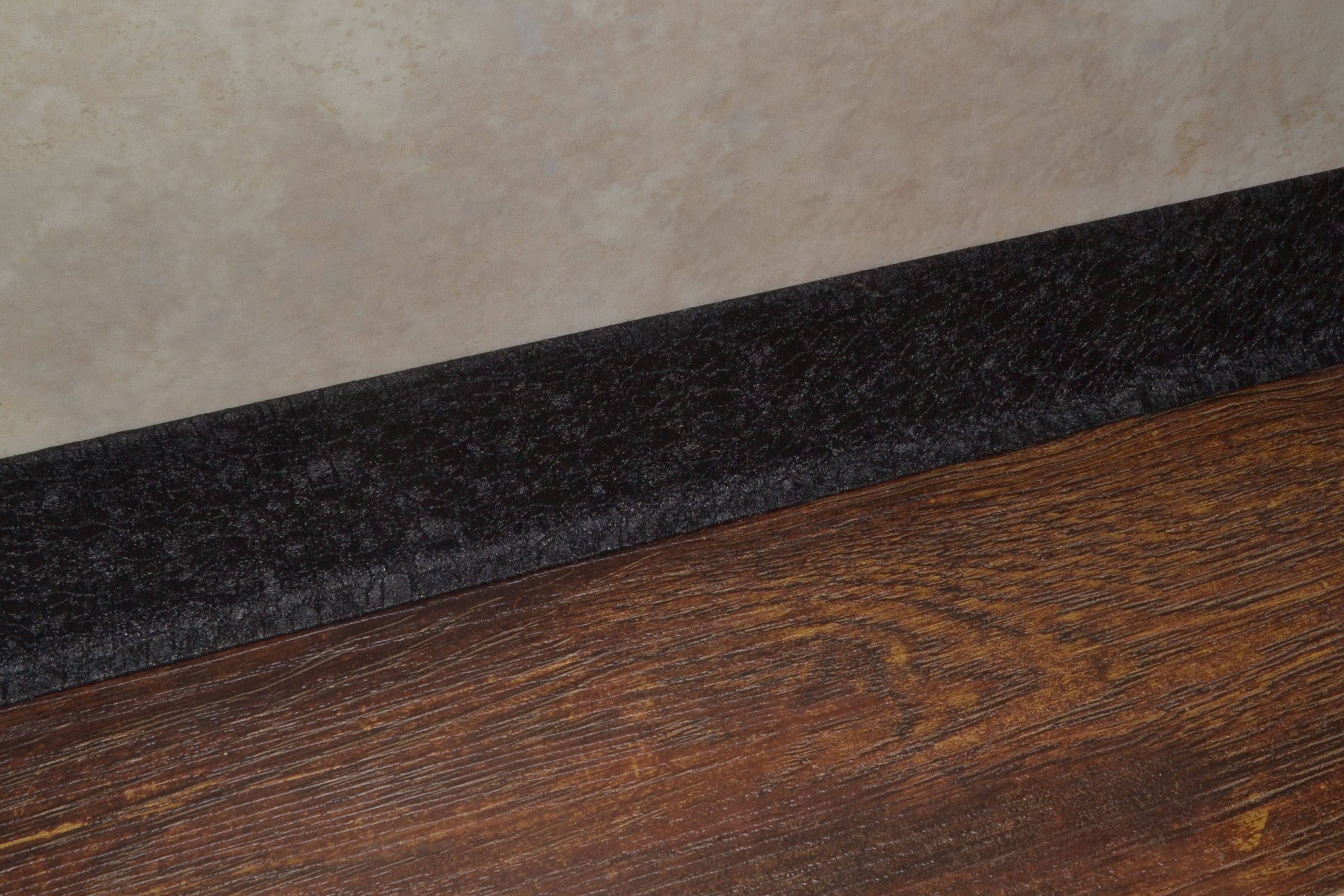 Плинтус алюминиевый L-образный текстура кожи черная (2500*11*60 мм) — купить в Севастополе