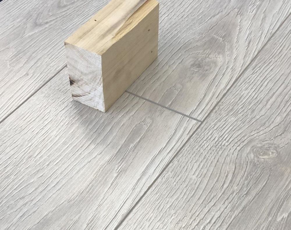 Ламинат "SunFloor" 8/32 4V Дуб Лайн 37 (1380*193*8 мм) — купить в Севастополе