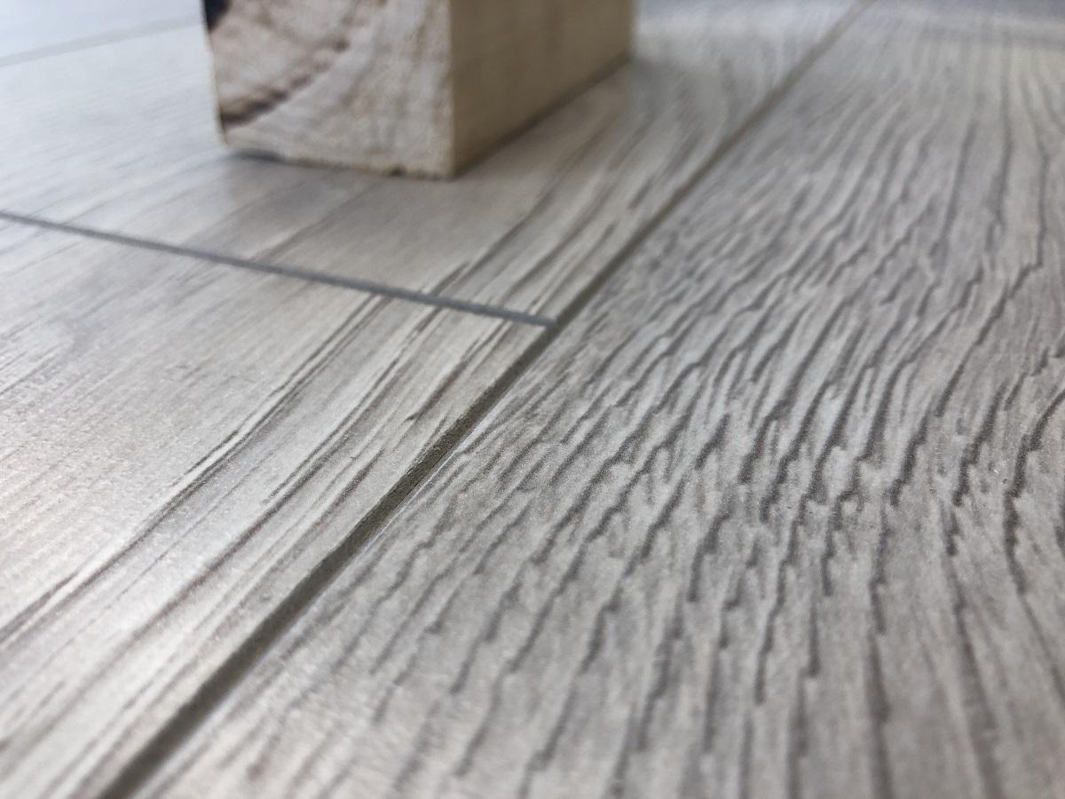 Ламинат "SunFloor" 8/32 4V Дуб Лайн 37 (1380*193*8 мм) — купить в Севастополе