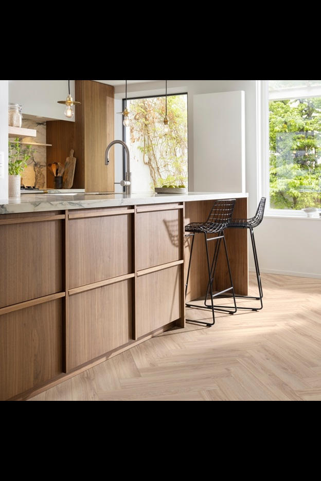 Замковая ПВХ плитка Blackjack Oak 22210 (630*126*6 мм) — купить в Севастополе